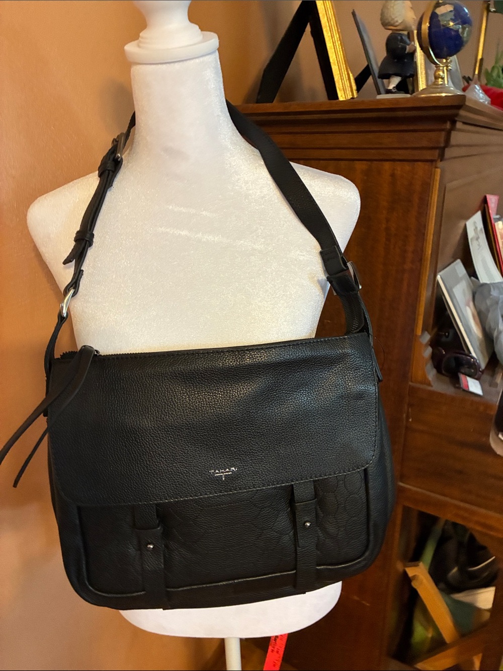 Classic Black Leather Messenger Bag - Unbranded